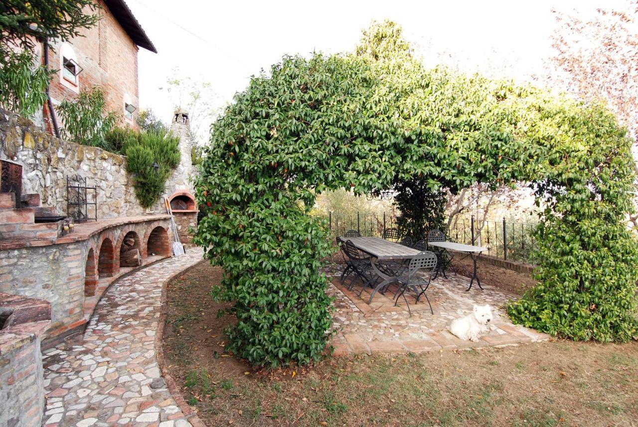 Cascina La Buca Guest House Castello di Serravalle Exterior photo