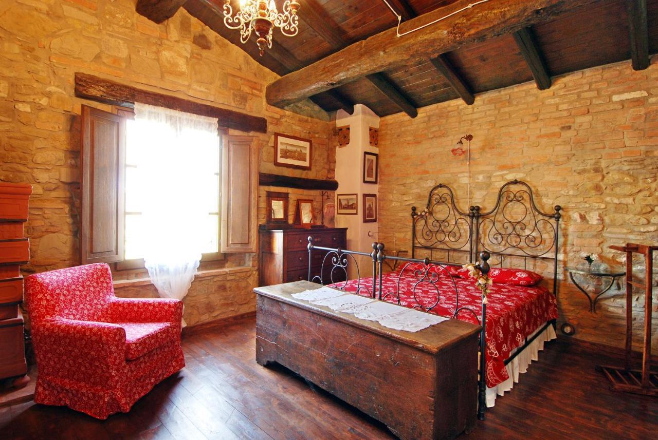 Cascina La Buca Guest House Castello di Serravalle Exterior photo